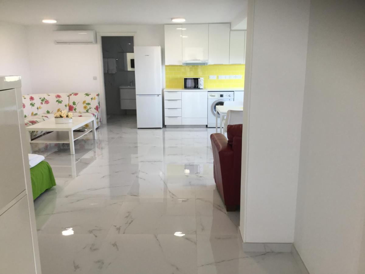 ليماسول Yellow Studio Brand New المظهر الخارجي الصورة